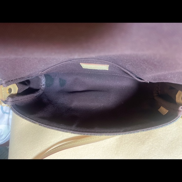 Louis Vuitton Favorite PM Crossbody Monogram - Picture 2 of 8